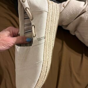 EUC BOBS SKECHERS SIZE 8.5